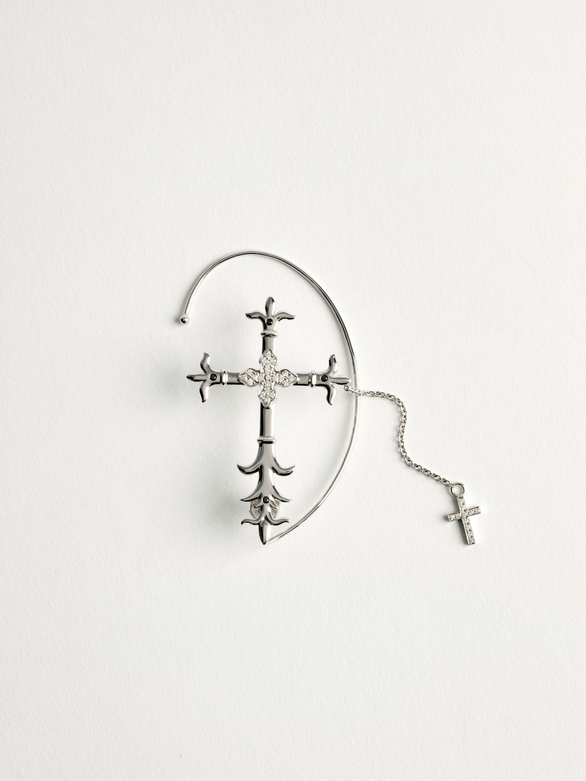20240205_TheDrays_0085 Boucles d'oreilles diamant en or blanc croix sauvage | The Drays
