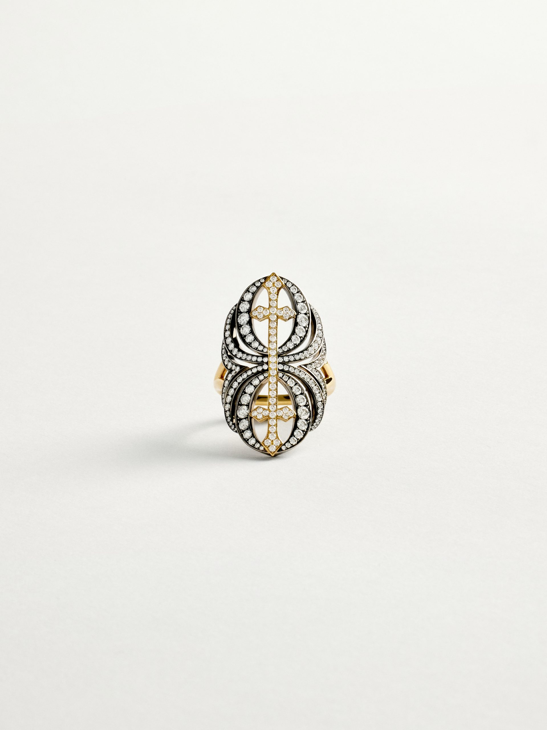 20240205_TheDrays_0191 Bague diamant en or jaune et noir chevaleresque | The Drays