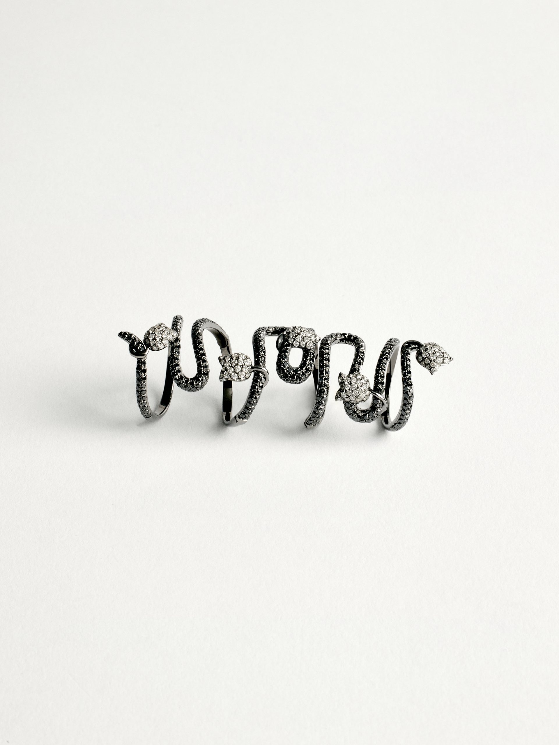 20240205_TheDrays_0392 Bague diamant en or noir muguet | The Drays