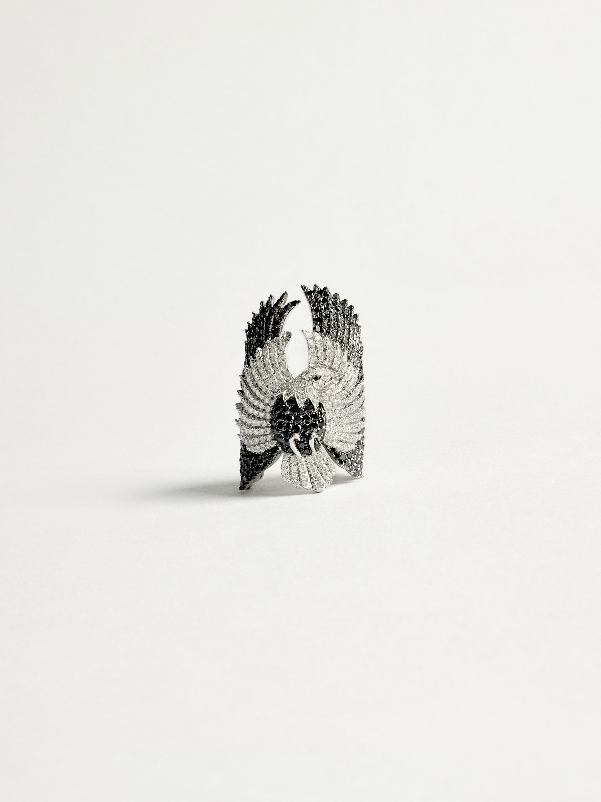 20240205_TheDrays_0441 Bague aigle diamant en or blanc et noir | The Drays