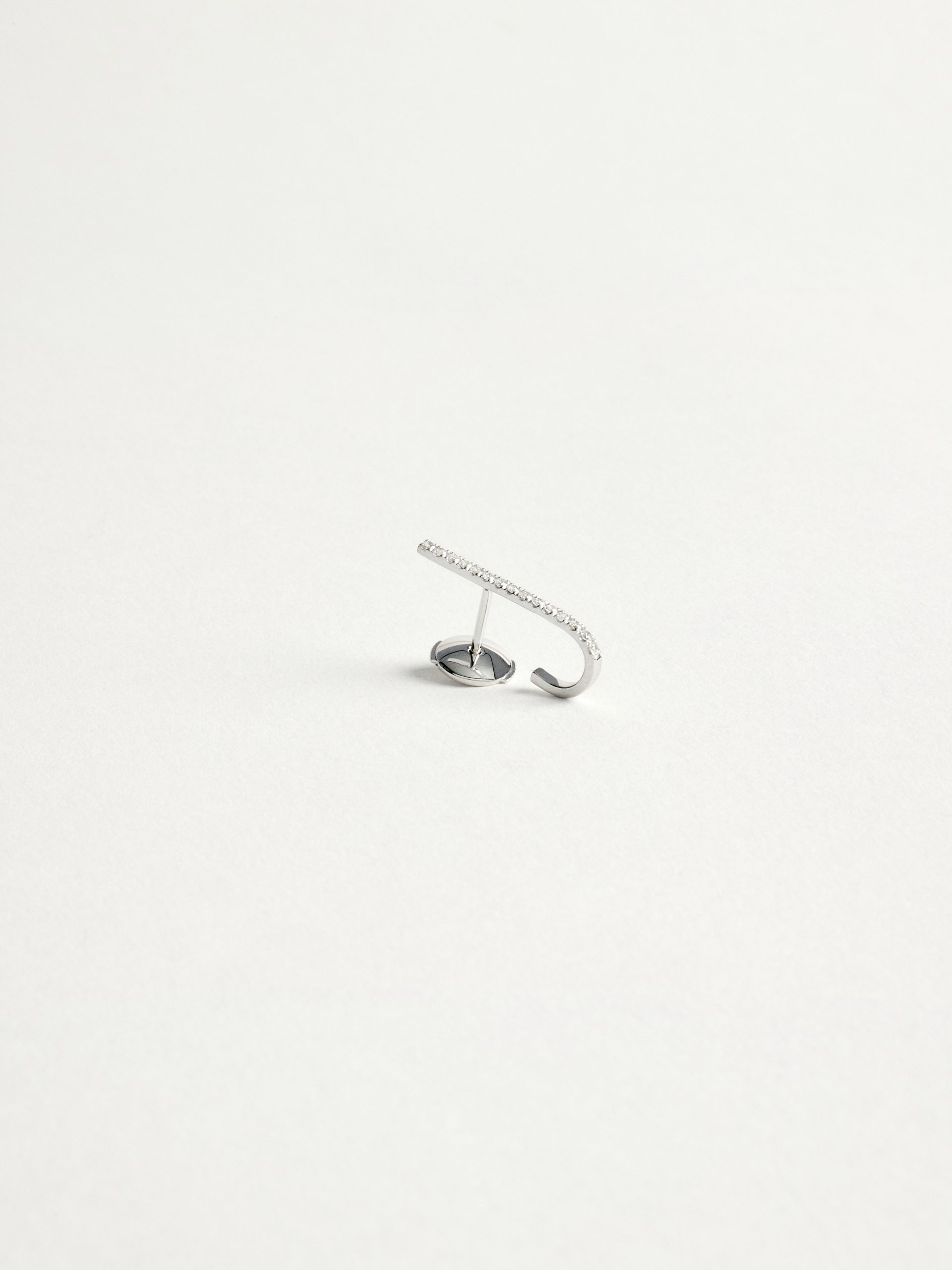 20240205_TheDrays_0607 Boucles d'oreilles diamant en or blanc mini barre | The Drays