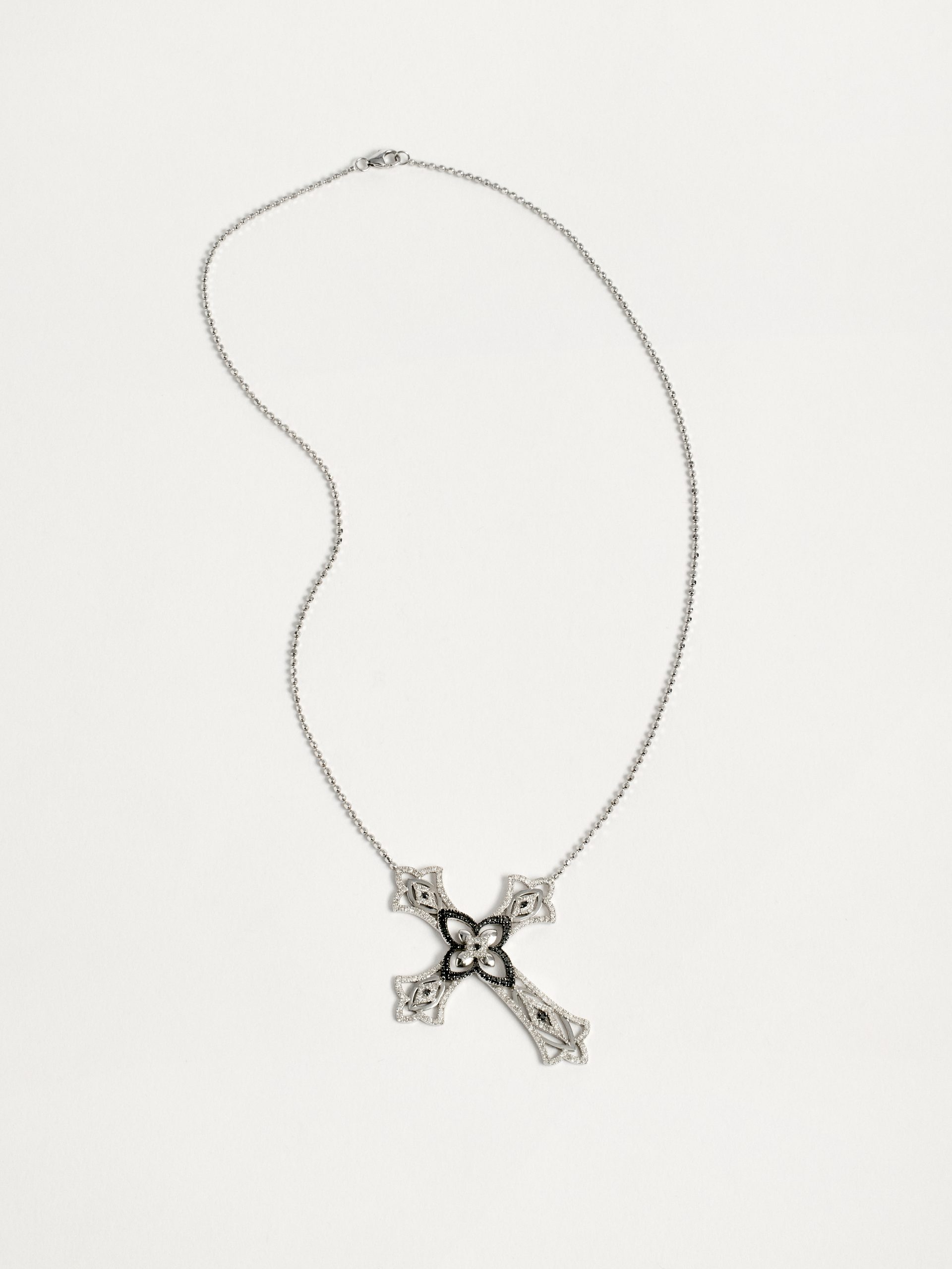 20240205_TheDrays_0770 Collier diamant et or blanc Croix Ouvragée | The Drays