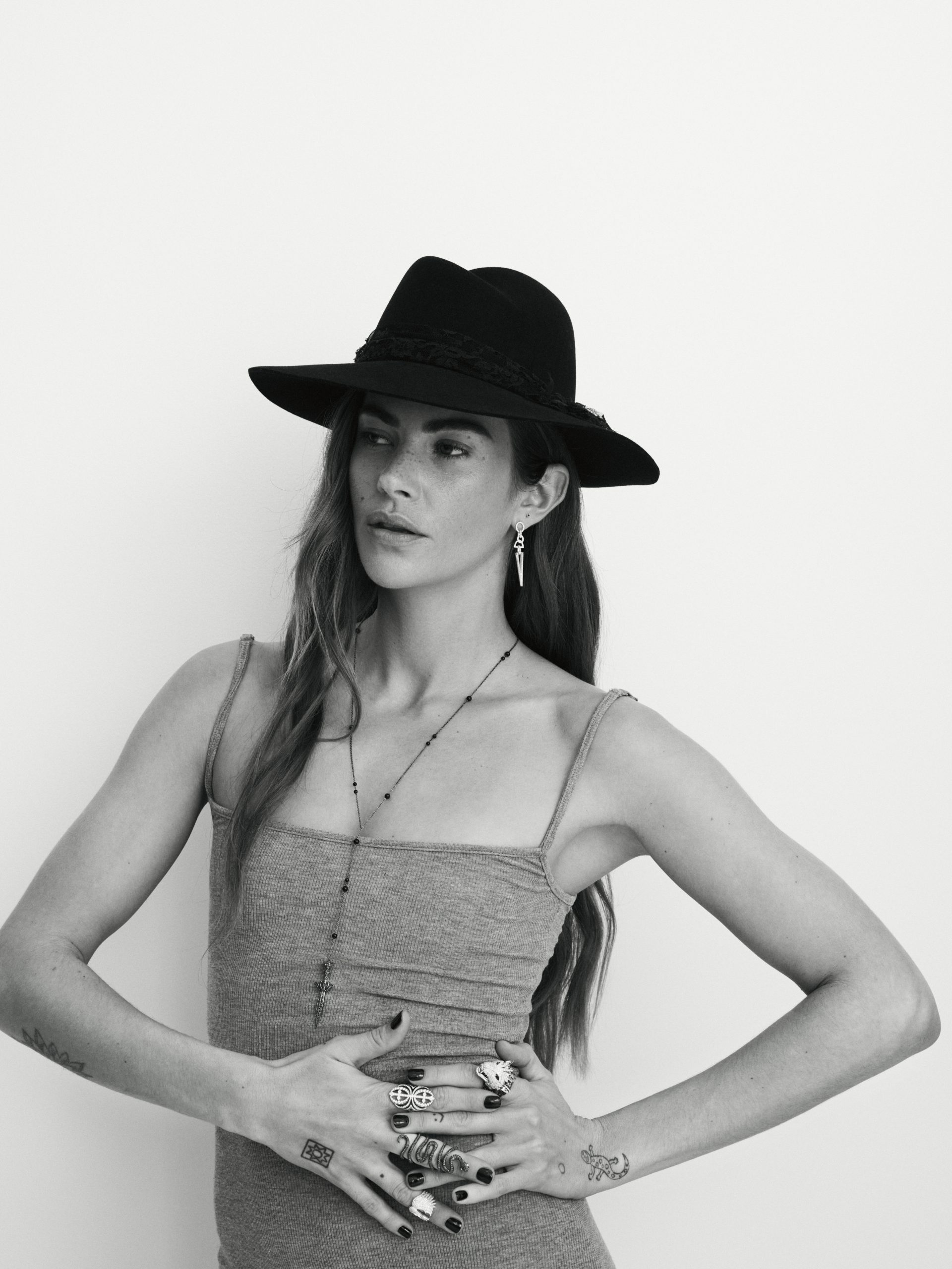 20240208_TheDrays_Clara_0876 Chapelet croix diamant en or noir | The Drays
