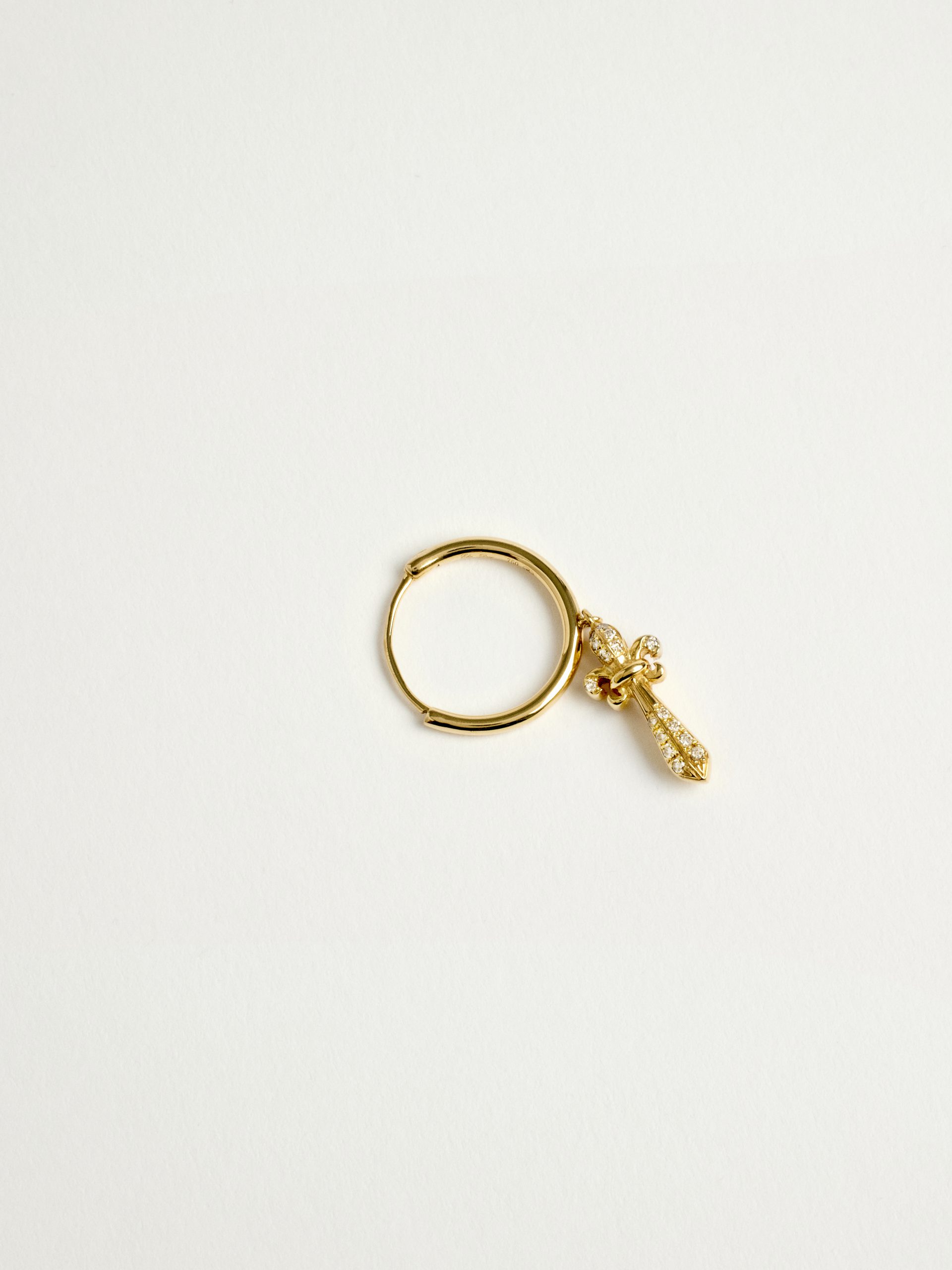 20240604_TheDrays30488 Boucle d'oreille diamant et or jaune - petite créole orcrist | The Drays
