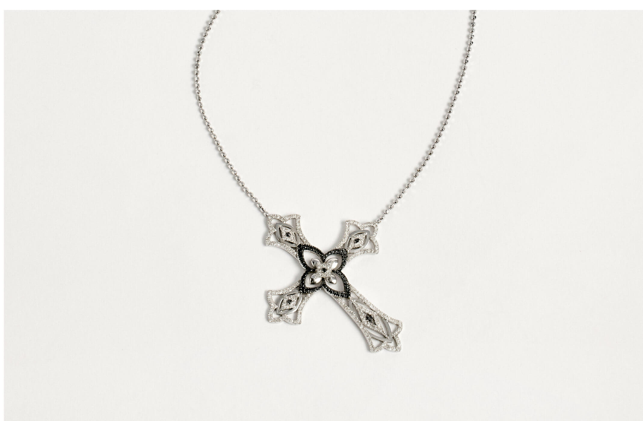 Collier croix en diamant | The Drays